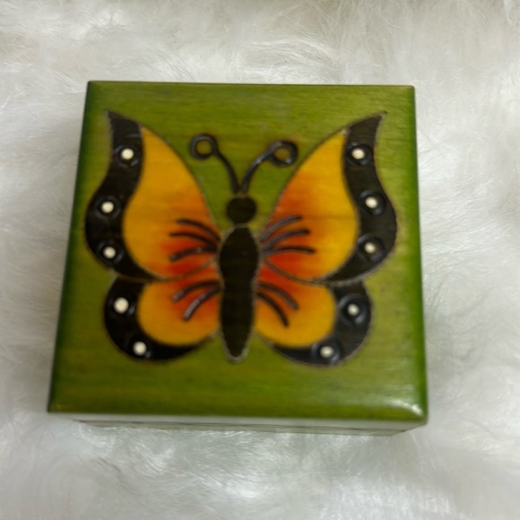 Wood Trinket Petite Handcrafted Butterfly‎ Box - Picture 1 of 3